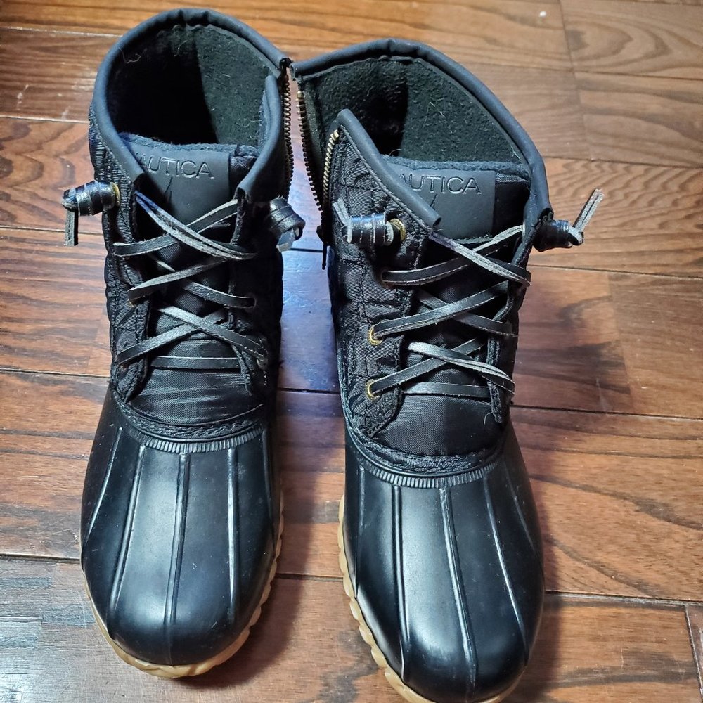Nautica quilted "duck" boots, black, size 7--like new